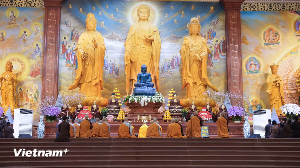 Đại tượng được thiết kế 16 tầng, trong đó có 12 tầng được thiết kế đặc biệt có thang máy, thang bộ. Mỗi tầng được trang trí một phong cách thờ phụng riêng. (Ảnh: CTV/Vietnam+)