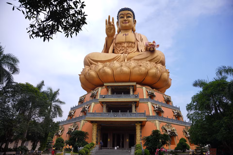 Toàn cảnh Đại tượng Phật A Di Đà cao 72m. (Ảnh: CTV/Vietnam+)
