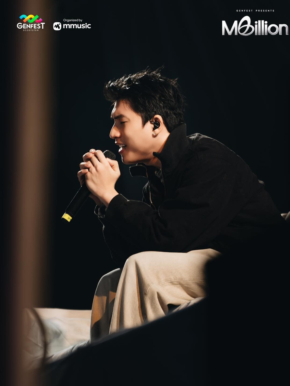 HIEUTHUHAI trong phần tổng duyệt chương trình. (Ảnh: CTV/Vietnam+)