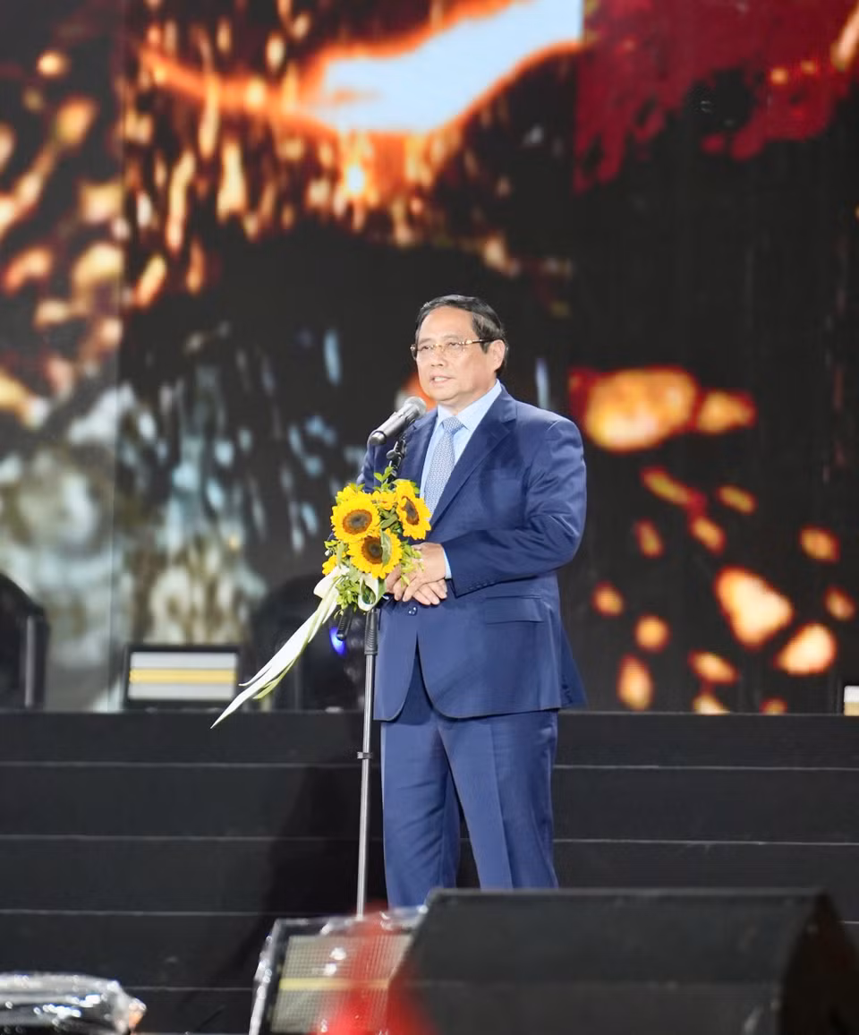 Nhân dịp 80 năm Ngày truyền thống Công an nhân dân, 80 năm Cách mạng tháng Tám thành công và Quốc khánh 2/9, nước ta đã tổ chức một chuỗi sự kiện văn hóa mang tính dân tộc và thể hiện trí tuệ Việt Nam, vĩnh quang Việt Nam, tự hào của người Việt Nam. Thủ tướng khẳng định trong thành công đó có sự đóng góp quan trọng của Đài Truyền hình Việt Nam. (Ảnh: CTV/Vietnam+)