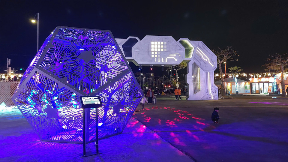 Cụm tác phẩm mang đậm tính đổi mới sáng tạo của Gia Nghĩa - thành phố đang phát triển mạnh mẽ. (Ảnh: Minh Thu/Vietnam+)