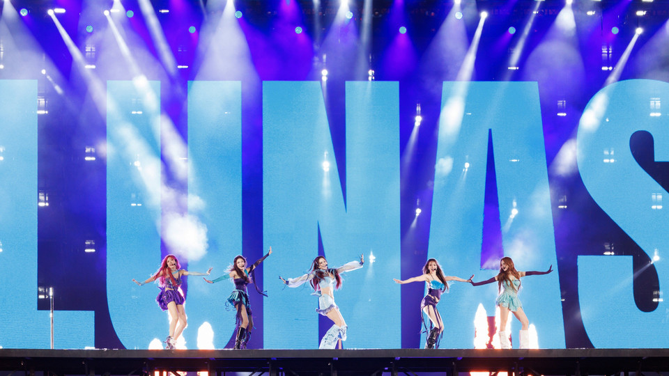 Nhóm nhạc Lunas (gồm Trang Pháp, Ninh Dương Lan Ngọc, Diệp Lâm Anh, Huyền Baby và Khổng Tú Quỳnh) lần đầu ra mắt một ca khúc hoàn toàn mới ngay trên sân khấu Y Concert. (Ảnh: CTV/Vietnam+)