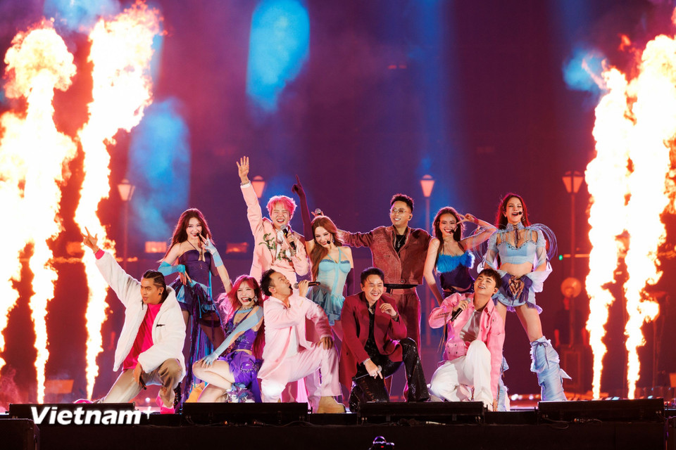 Màn kết hợp của các "Anh trai" và "Chị đẹp" tạo ra những cảm xúc khó quên. (Ảnh: CTV/Vietnam+)