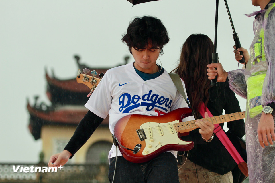 Chuỗi sự kiện âm nhạc lúc bình minh mang tên '5AM Eye-conic Hà Nội ' diễn ra tại Hoàng thành Thăng Long – nơi âm nhạc, di sản và năng lượng buổi sớm gặp nhau trong không gian mang đậm bản sắc Việt. (Ảnh: PV/Vietnam+)