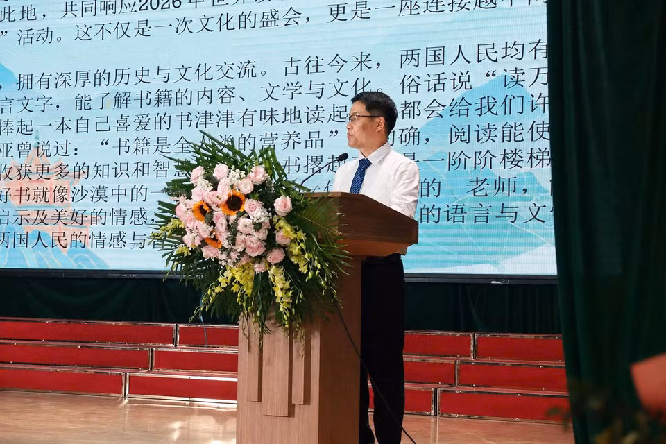 Ngày 16/5, Đại học Công nghiệp Hà Nội và Trung tâm Văn hóa Trung Quốc tổ chức Ngày hội Giao lưu văn hóa Việt-Trung. Theo đại diện Đại học Công nghiệp Hà Nội sự kiện góp phần lan tỏa văn hóa đọc, thúc đẩy học tập ngôn ngữ và tăng cường sự hiểu biết giữa giới trẻ Việt Nam-Trung Quốc. (Ảnh: Minh Vũ/Vietnam+)