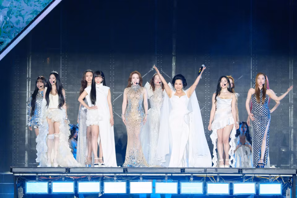"Chị đẹp Concert” được chia thành 4 chương lớn trong chủ đề xuyên suốt “Thực tại vô hạn.” Tổng thể chương trình được dàn dựng công phu, ấn tượng với quy mô số lượng ca khúc khủng hơn 50 bài hát.(Ảnh: CTV/Vietnam+)