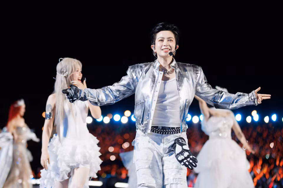"Chị đẹp Concert" là hành trình kết nối, không chỉ giữa nghệ sỹ với nhau mà còn là giữa nghệ sỹ với khán giả và giữa khán giả với khán giả, tạo ra một cộng đồng "Tôi yêu phụ nữ" văn minh, đầy sức sống. (Ảnh: CTV/Vietnam+)