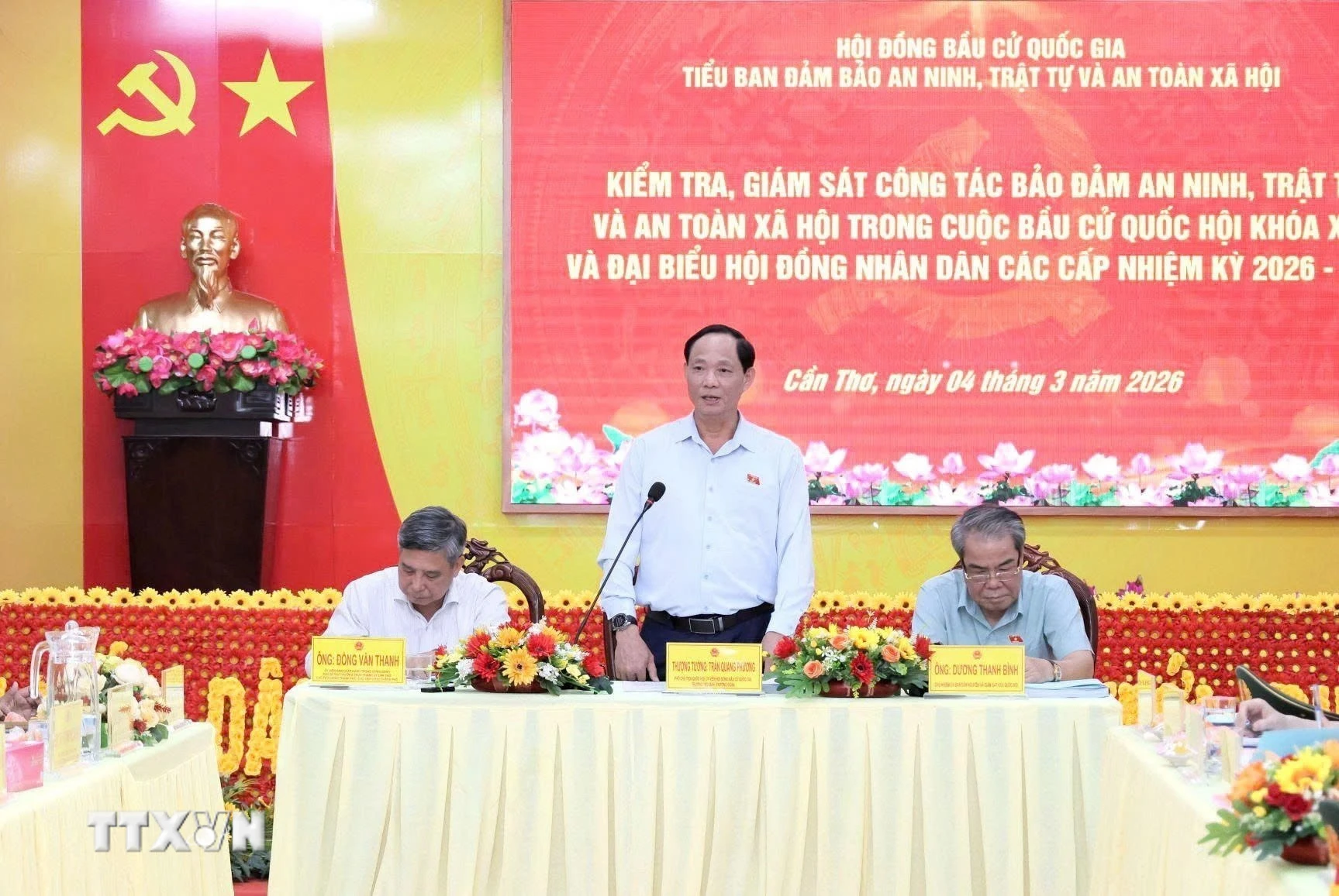 Phó Chủ tịch Quốc hội Trần Quang Phương kiểm tra công tác bầu cử tại Cần Thơ