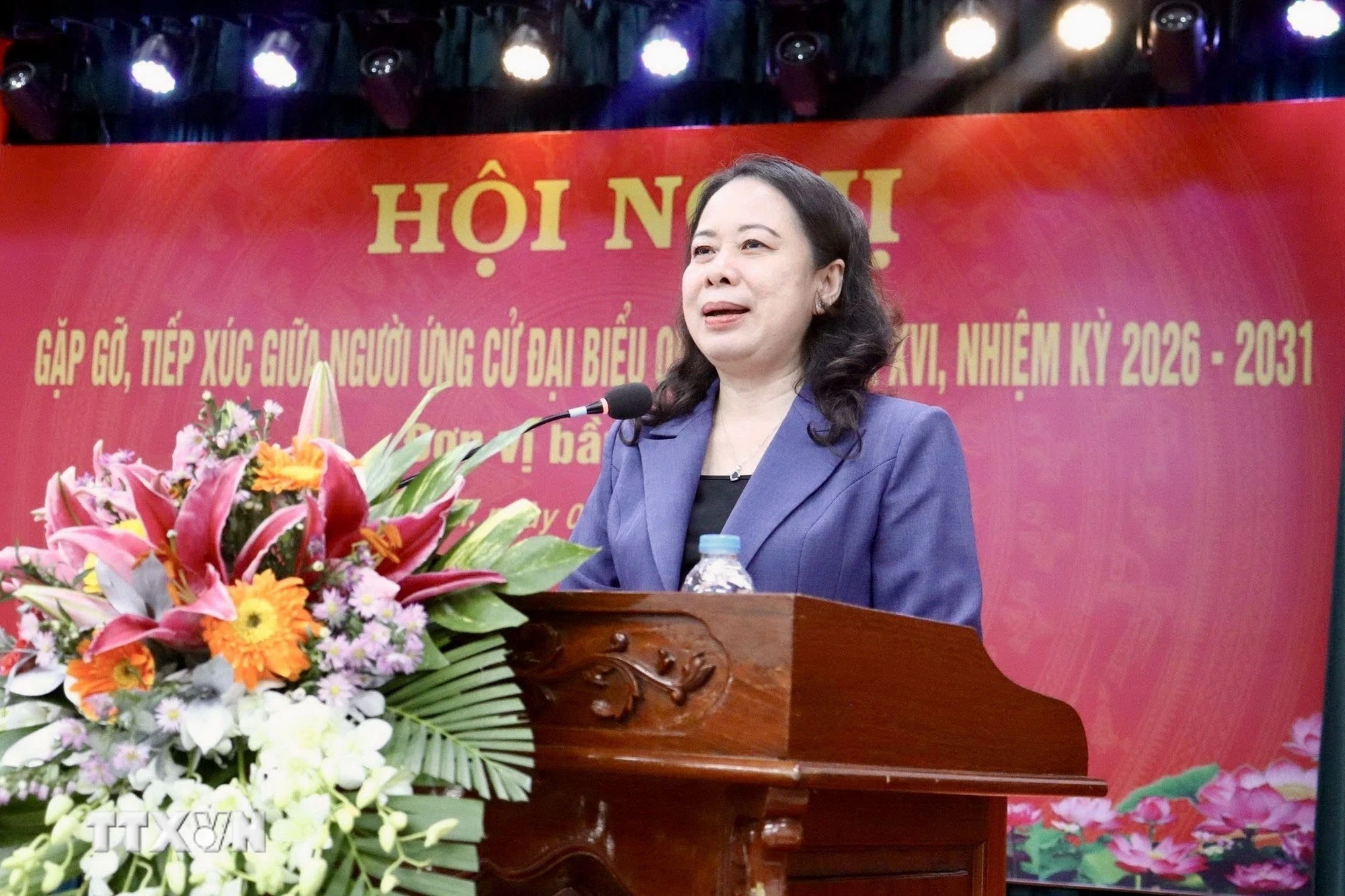 Phó Chủ tịch nước Võ Thị Ánh Xuân cùng ứng cử viên tiếp xúc cử tri tại TP.HCM
