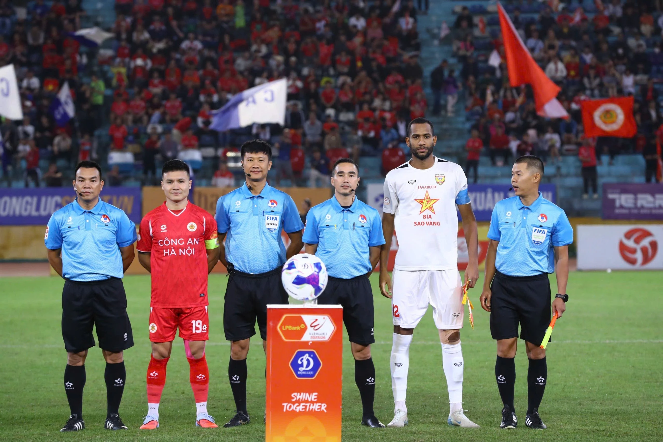 Vòng 24 V-League: Hà Tĩnh đơn tấn vương, cuộc đua trụ hạng chưa giảm nhiệt
