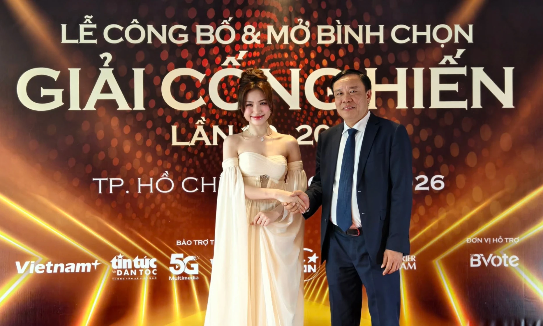 Giải thưởng Cống hiến lần thứ 20: Lần đầu tiên chọn bộ đôi Đại sứ