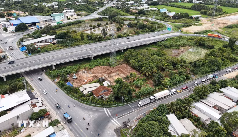Khu vực thực hiện Dự án cải tạo nút giao An Bình (trên địa bàn phường Mỹ Trà, tỉnh Đồng Tháp). (Ảnh: Nhựt An/TTXVN)