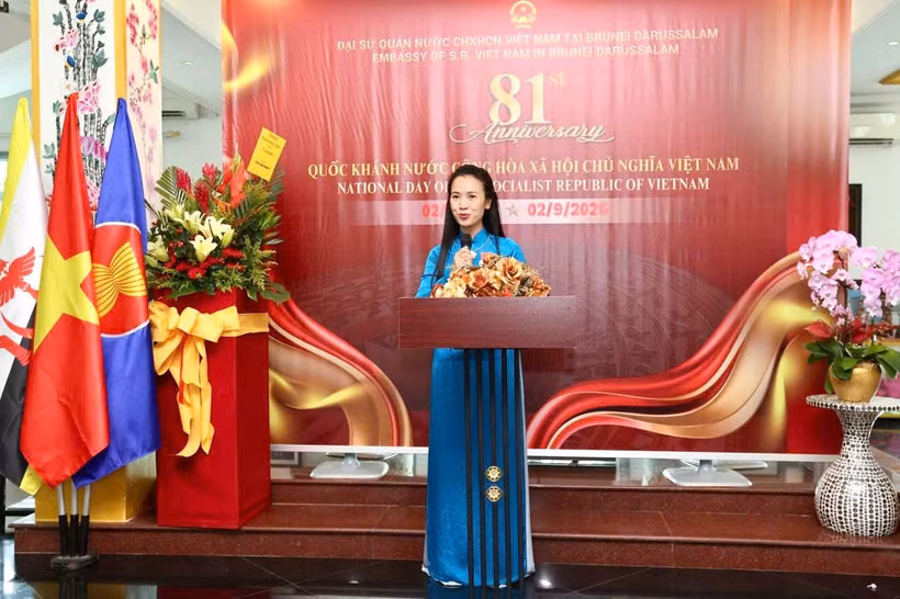 Đại sứ Đỗ Thùy Dương phát biểu tại buổi lễ. (Nguồn: Vietnam+)