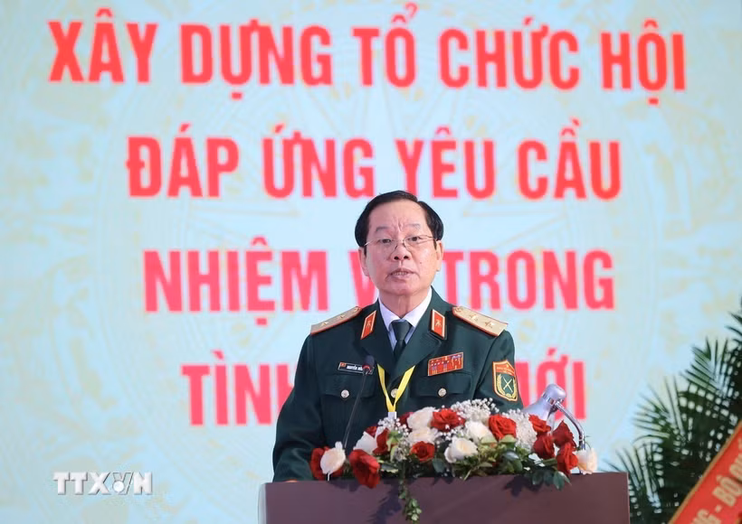 Trung tướng Nguyễn Hữu Chính - Chủ tịch Hội Nạn nhân chất độc da cam/dioxin Việt Nam (VAVA) phát biểu. (Ảnh: Hoàng Hiếu/TTXVN)