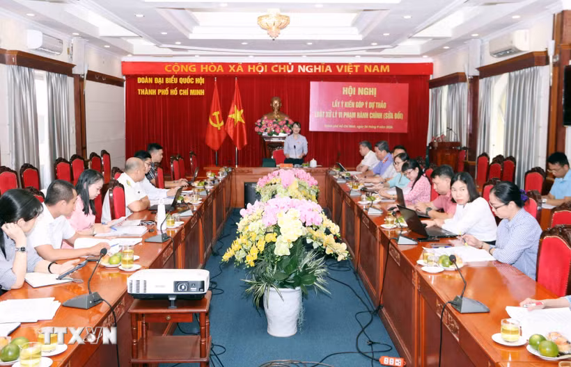 Quang cảnh một hội nghị lấy ý kiến góp ý Dự thảo Luật Xử lý vi phạm hành chính (sửa đổi). (Ảnh: Xuân Khu/TTXVN)
