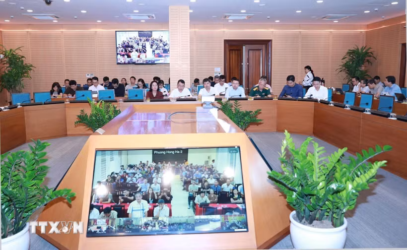 Hội nghị tiếp nhận, tổng hợp ý kiến và trả lời nhân dân về điều chỉnh tổng thể Quy hoạch phân khu đô thị sông Hồng. (Ảnh: Vũ Quang/TTXVN)