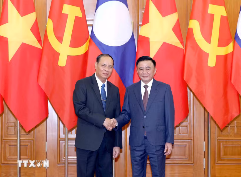 Đồng chí Trần Cẩm Tú, Ủy viên Bộ Chính trị, Thường trực Ban Bí thư chủ trì Lễ đón đồng chí Vilay Lakhamphong, Ủy viên Bộ Chính trị, Thường trực Ban Bí thư Lào. (Ảnh: Phương Hoa/TTXVN)