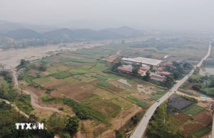 Toàn cảnh khu tái định cư tại thôn An Hòa, xã Mậu A, tỉnh Lào Cai với diện tích đất thu hồi trên 162.356m2 phục vụ thi công dự án đường sắt Lào Cai-Hà Nội-Hải Phòng. (Ảnh: Đinh Thùy/TTXVN)