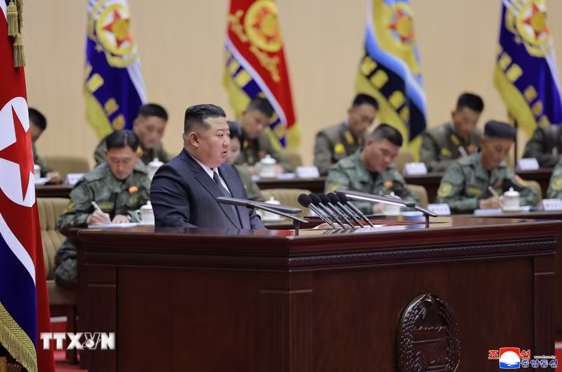 Nhà lãnh đạo Triều Tiên Kim Jong Un phát biểu tại Hội nghị chỉ huy cấp đại đội lần thứ 3 của Quân đội Nhân dân Triều Tiên ở thủ đô Bình Nhưỡng. (Ảnh: KCNA/TTXVN phát)