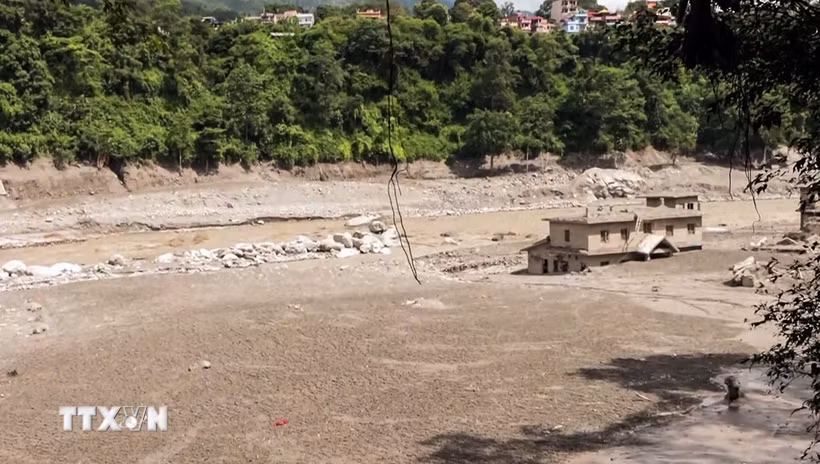 Khu vực bị tàn phá do lũ lụt và lở đất tại Trishuli, Nepal ngày 28/8/2026. (Ảnh: ANI/TTXVN phát)