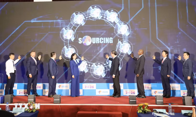 Đại biểu thực hiện nghi thức khai mạc Viet Nam International Sourcing 2026. (Ảnh: Xuân Anh/TTXVN)