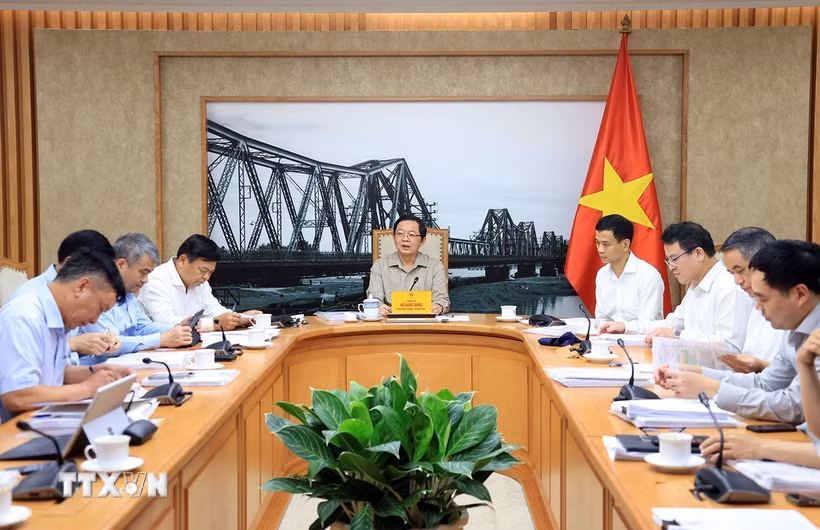 Phó Thủ tướng Hồ Quốc Dũng chủ trì cuộc Họp về việc tháo gỡ khó khăn, vướng mắc của Công ty cổ phần đóng tàu Thái Bình Dương. (Ảnh: Tuấn Anh/TTXVN)