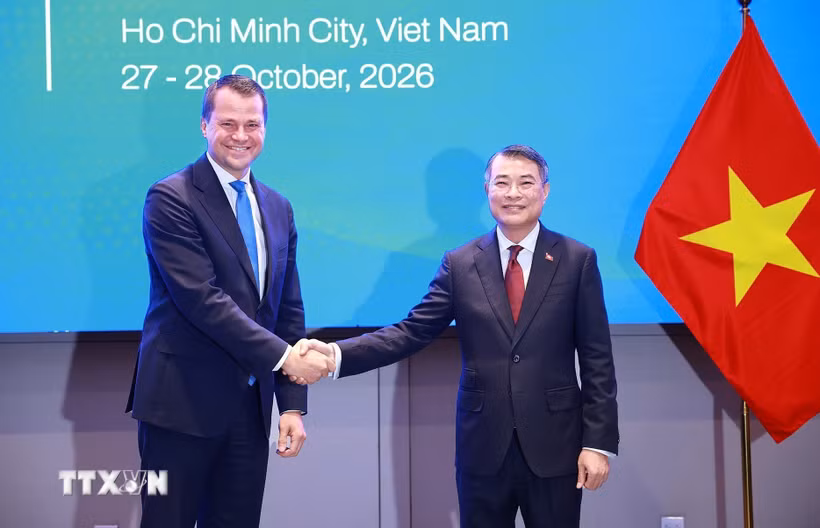 Thủ tướng Lê Minh Hưng tiếp Giám đốc điều hành Diễn đàn Kinh tế Thế giới (WEF) Stephan Mergenthaler. (Ảnh: Dương Giang/TTXVN)