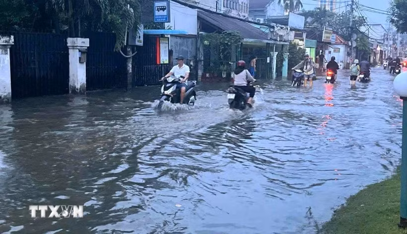 Triều cường dâng cao tại Khu vực Bình Quới-Thanh Đa (Thành phố Hồ Chí Minh) . (Ảnh minh họa: Trung Tuyến/TTXVN)