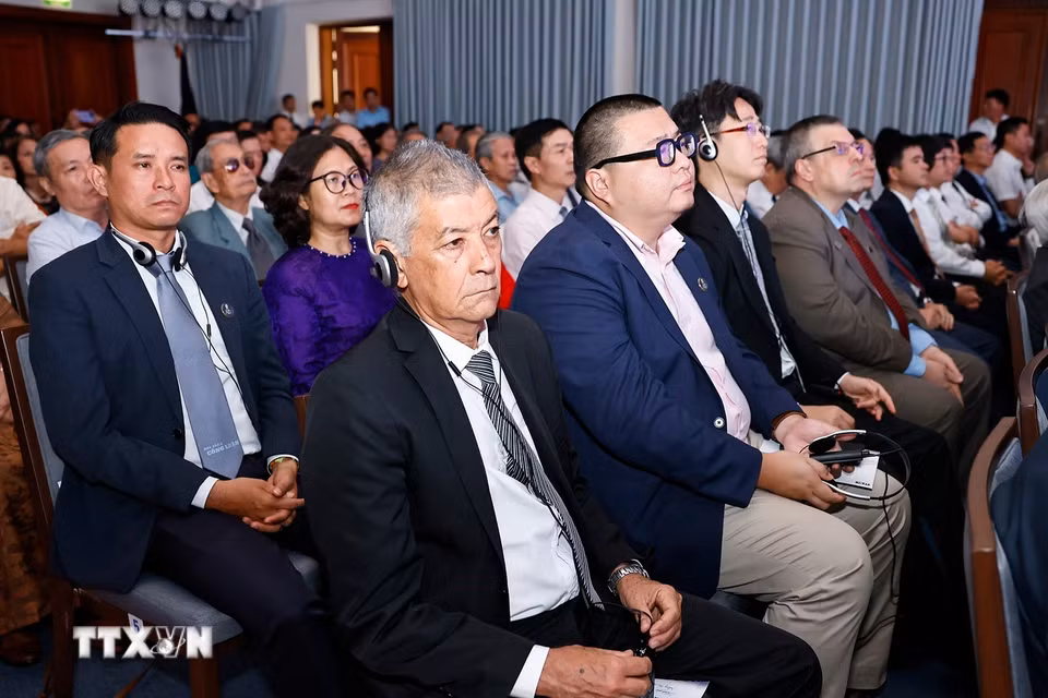 Các đại biểu trong nước và quốc tế dự lễ kỷ niệm. (Ảnh: Doãn Tấn/TTXVN)