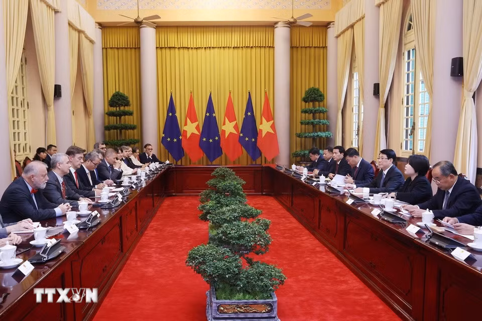 Chủ tịch nước Lương Cường tiếp đại sứ, đại biện các nước thành viên Liên minh châu Âu tại Việt Nam. (Ảnh: Lâm Khánh/TTXVN)