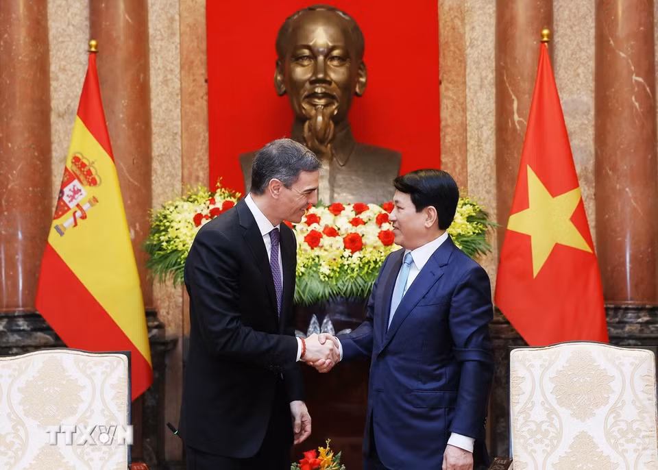 Chủ tịch nước Lương Cường tiếp Thủ tướng Tây Ban Nha Pedro Sánchez. (Ảnh: Lâm Khánh/TTXVN)