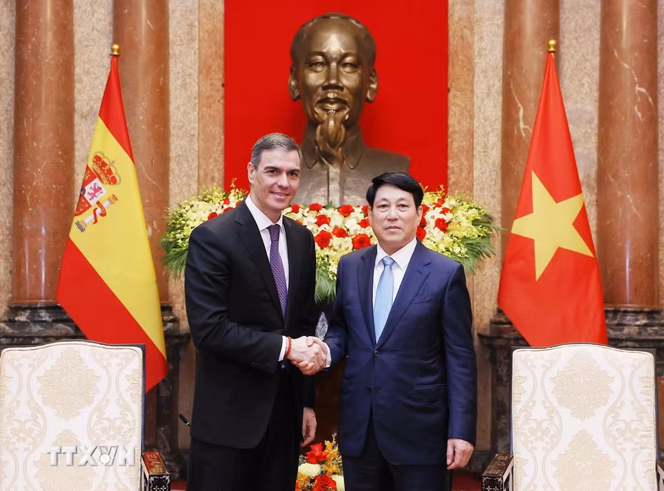 Chủ tịch nước Lương Cường tiếp Thủ tướng Tây Ban Nha Pedro Sánchez. (Ảnh: Lâm Khánh/TTXVN)