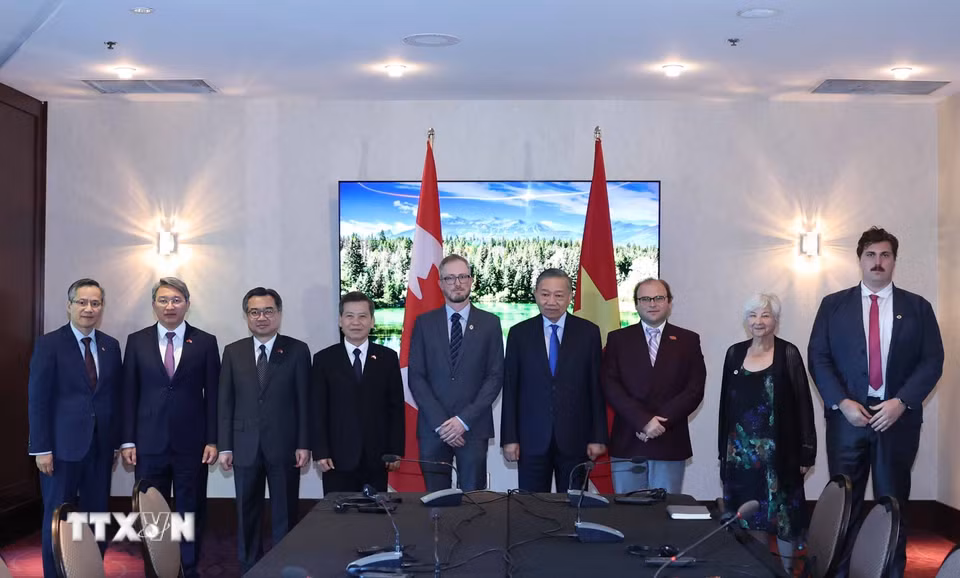 Tổng Bí thư, Chủ tịch nước Tô Lâm tiếp Tổng Bí thư Đảng Cộng sản Canada Drew Garvie. (Ảnh: Thống Nhất/TTXVN)