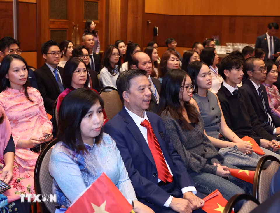 Các đại biểu tham dự buổi gặp mặt. (Ảnh: Thống Nhất/TTXVN)