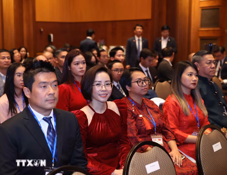 Các đại biểu tham dự buổi gặp mặt. (Ảnh: Thống Nhất/TTXVN)