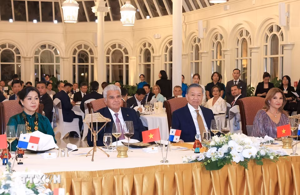 Tổng Bí thư, Chủ tịch nước Tô Lâm và Phu nhân Ngô Phương Ly chủ trì tiệc chiêu đãi chào mừng Tổng thống Cộng hòa Panama José Raúl Mulino và Phu nhân Maricel Cohen de Mulino thăm chính thức Việt Nam. (Ảnh: Tuấn Anh/TTXVN)