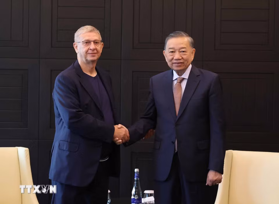 Tổng Bí thư, Chủ tịch nước Tô Lâm tiếp ông Vladimir Yevtushenkov, Nhà sáng lập Công ty Cổ phần đại chúng AFK Sistema. (Ảnh: Thống Nhất/TTXVN)