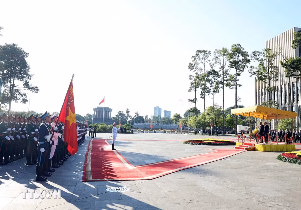 Lễ đón chính thức Tổng thống Cộng hòa Panama José Raúl Mulino và Phu nhân. (Ảnh: Thống Nhất/TTXVN)