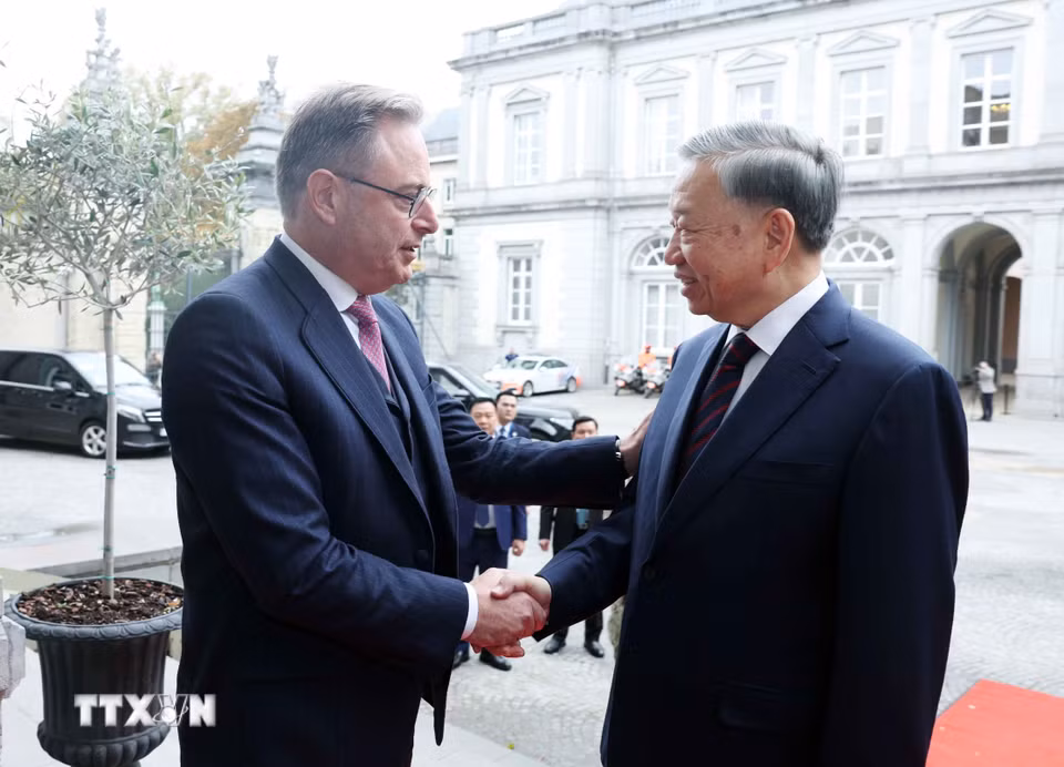 Thủ tướng Bỉ Bart De Wever đón Tổng Bí thư, Chủ tịch nước Tô Lâm. (Ảnh: Thống Nhất/TTXVN)