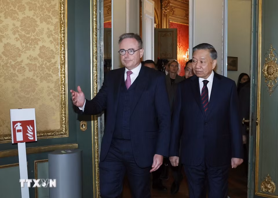 Thủ tướng Bỉ Bart De Wever đón Tổng Bí thư, Chủ tịch nước Tô Lâm. (Ảnh: Thống Nhất/TTXVN)