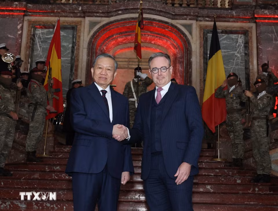 Thủ tướng Bỉ Bart De Wever chủ trì Lễ đón Tổng Bí thư, Chủ tịch nước Tô Lâm. (Ảnh: Thống Nhất/TTXVN)