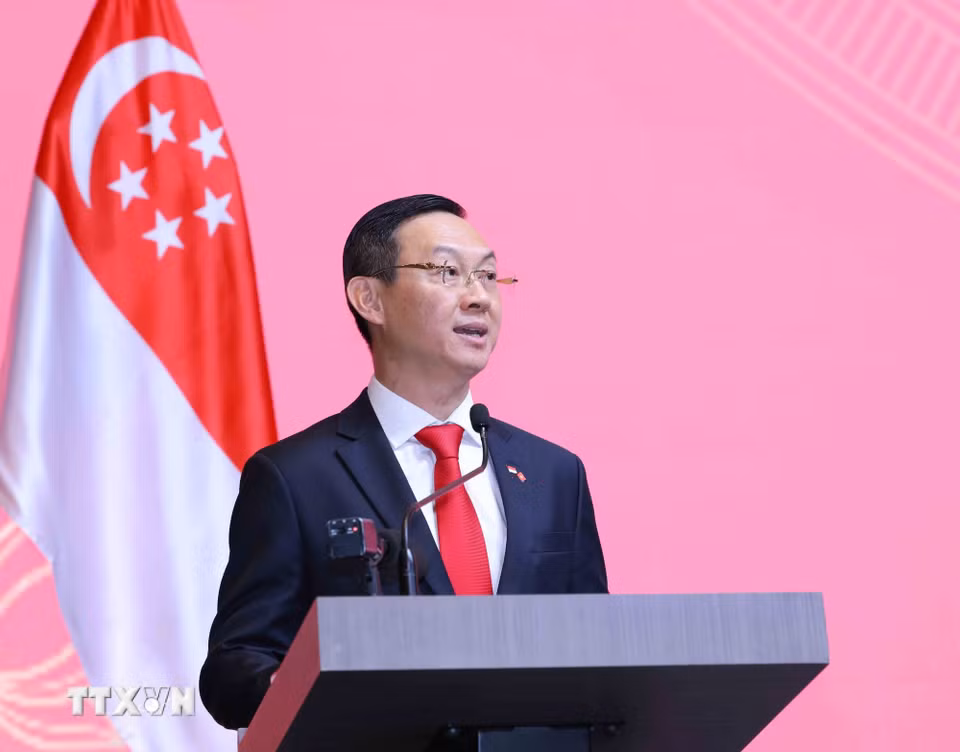Đại sứ Việt Nam tại Singapore Trần Phước Anh đọc Diễn văn kỷ niệm. (Ảnh: Phương Hoa/TTXVN)