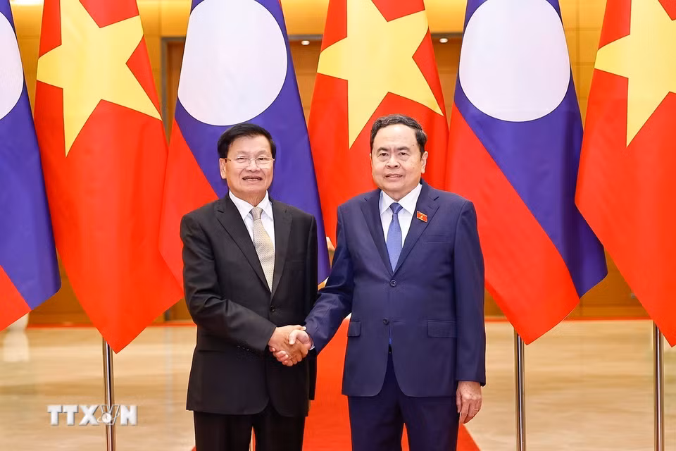 Chủ tịch Quốc hội Trần Thanh Mẫn hội kiến Tổng Bí thư, Chủ tịch nước Lào Thongloun Sisoulith. (Ảnh: Doãn Tấn/TTXVN)