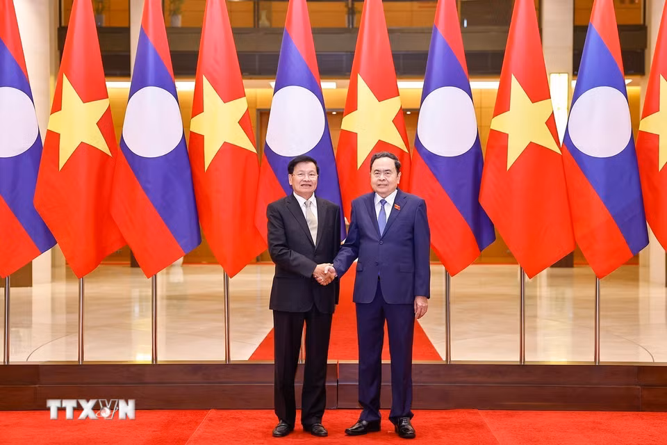 Chủ tịch Quốc hội Trần Thanh Mẫn hội kiến Tổng Bí thư, Chủ tịch nước Lào Thongloun Sisoulith. (Ảnh: Doãn Tấn/TTXVN)