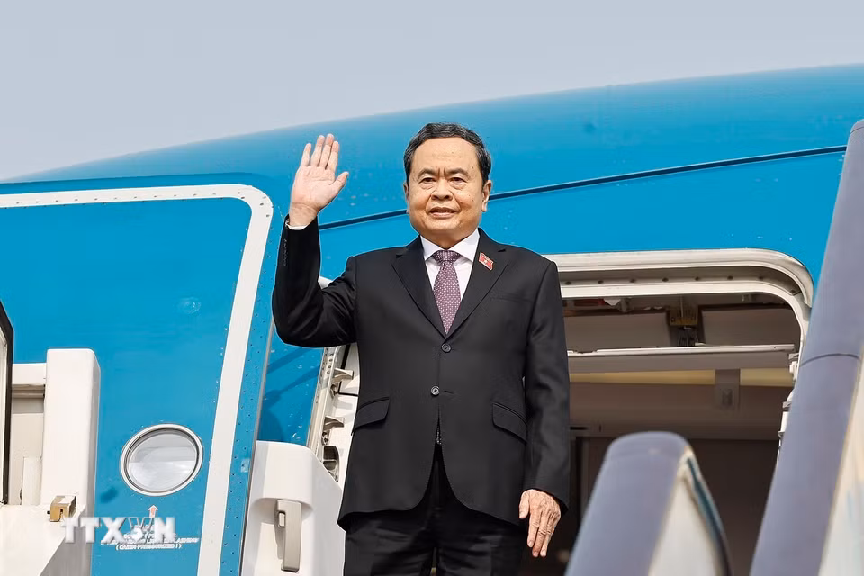 Chủ tịch Quốc hội Trần Thanh Mẫn đến Thủ đô Bắc Kinh, bắt đầu thăm chính thức Trung Quốc. (Ảnh: Doãn Tấn/TTXVN)