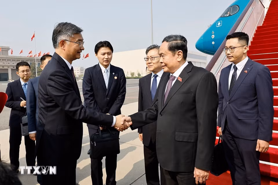 Chủ tịch Quốc hội Trần Thanh Mẫn đến Thủ đô Bắc Kinh, bắt đầu thăm chính thức Trung Quốc. (Ảnh: Doãn Tấn/TTXVN)