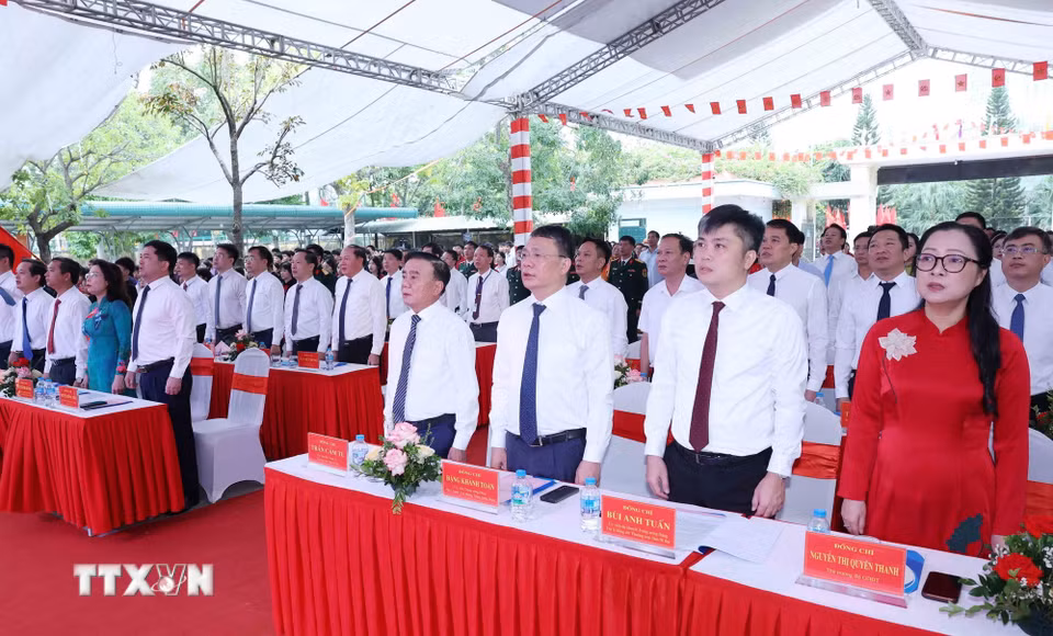 Thường trực Ban Bí thư Trần Cẩm Tú dự Lễ khai giảng năm học mới 2026-2027 tại Trường Phổ thông Dân tộc nội trú tỉnh Bắc Ninh. (Ảnh: Phương Hoa/TTXVN)