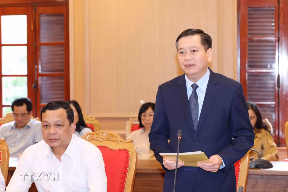 Đồng chí Nguyễn Long Hải, Ủy viên Trung ương Đảng, Phó Bí thư Thường trực Đảng ủy các cơ quan Đảng Trung ương phát biểu tại hội nghị. (Ảnh: Phương Hoa/TTXVN)