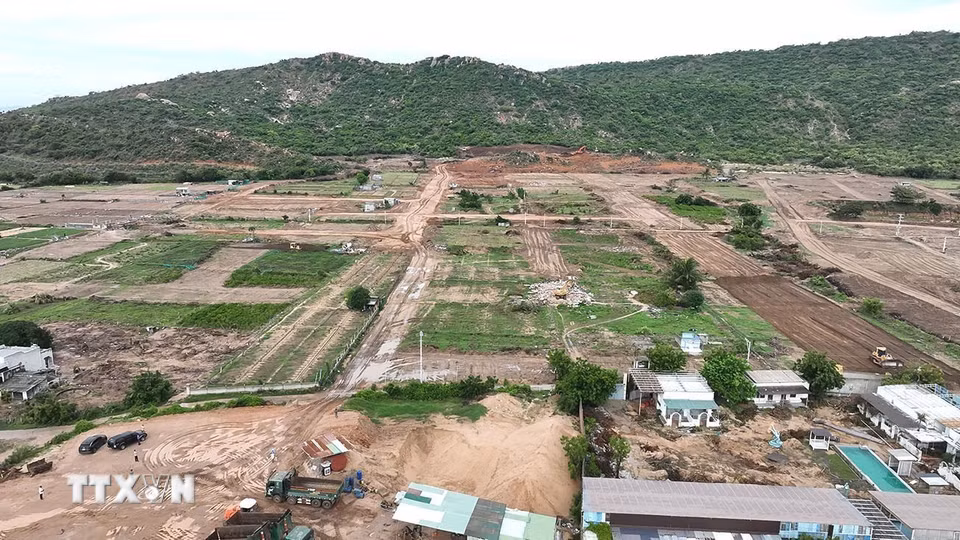 Khu tái định cư Nhà máy điện hạt nhân Ninh Thuận 2 có tổng diện tích 31,8 ha, thuộc địa bàn xã Vĩnh Hải, tỉnh Khánh Hòa, đến thời điểm hiện nay đạt khoảng 95% so với kế hoạch. (Ảnh: Vũ Sinh/TTXVN)