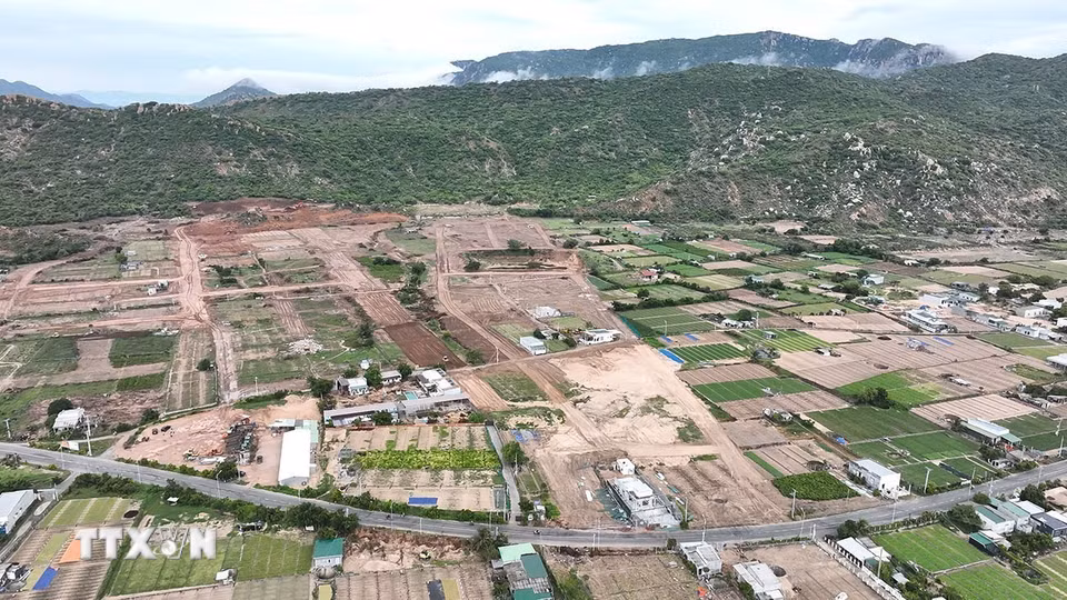 Khu tái định cư Nhà máy điện hạt nhân Ninh Thuận 2 có tổng diện tích 31,8 ha, thuộc địa bàn xã Vĩnh Hải, tỉnh Khánh Hòa, đến thời điểm hiện nay đạt khoảng 95% so với kế hoạch. (Ảnh: Vũ Sinh/TTXVN)